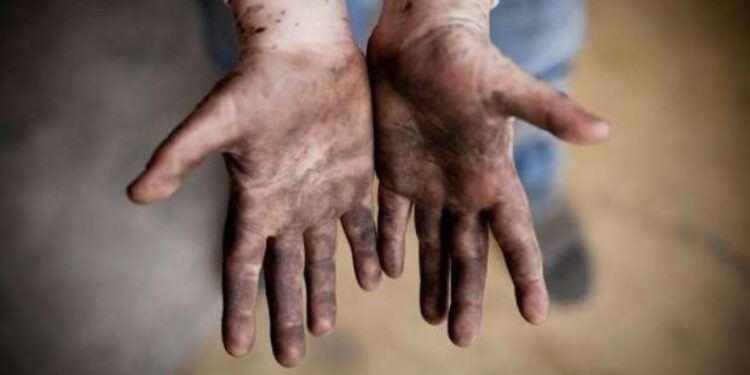 Çalıştırıldığı inşaattan düşen 12 yaşındaki çocuk entübe edildi