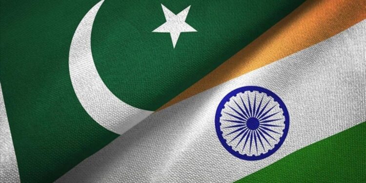 Pakistan ve Hindistan, hava sahaları yasaklarını uzattı