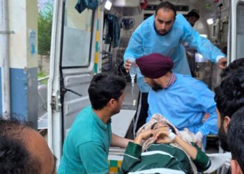 Hindistan-Pakistan arası çatışma: Onlarca ölü, 3 uçak düştü