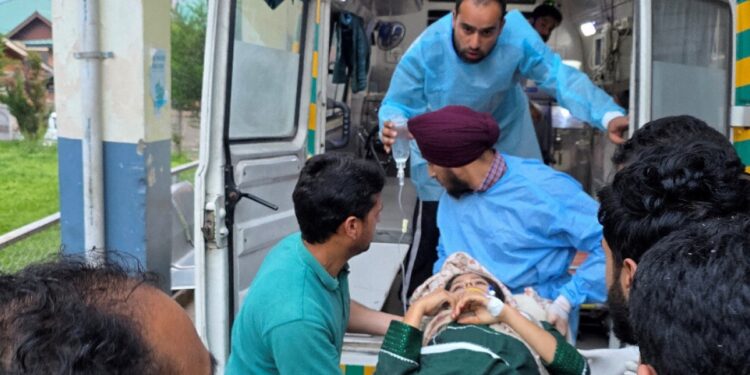 Hindistan-Pakistan arası çatışma: Onlarca ölü, 3 uçak düştü