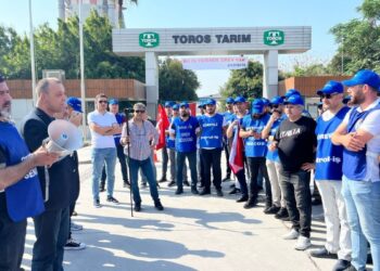 DEM Parti’den grevdeki Toros Tarım işçilerine ziyaret