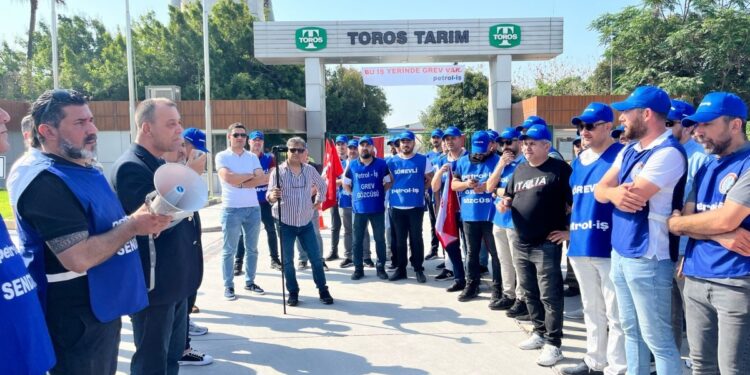 DEM Parti’den grevdeki Toros Tarım işçilerine ziyaret