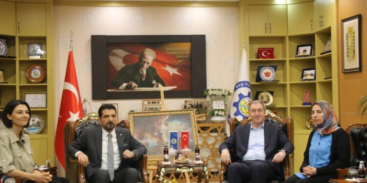 Bakırhan’dan Mûş Belediyesi ve Ticaret ve Sanayi Odası’nı ziyaret