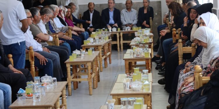 Eş genel başkanlardan Sağlam’ın taziyesine ziyaret