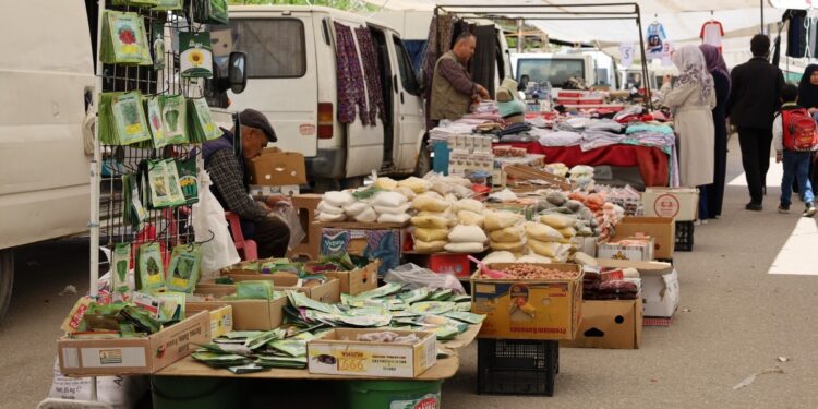 Semt pazarındaki yurttaşlar: Çözüm Öcalan’ın çağrısında