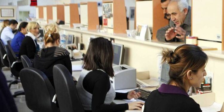 3 çocuklu kadınlara KPSS'siz memuriyet hakkı; teklif komisyonda