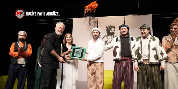 33 yıllık sürgünden sonra Amed’te sahneye çıktı