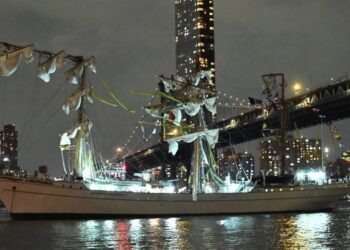 ABD'de Feci Kaza: Donanma Gemisi Brooklyn Köprüsü’ne Çarptı! Çok Sayıda Yaralı Var