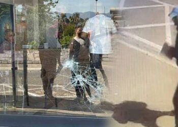 AKP İlçe Başkanlığı'na Taşlı Saldırı: Saldırgan Tutuklandı