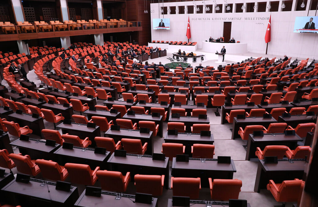 AKP'li isim: Kürtler Anayasa'da yer alabilecek