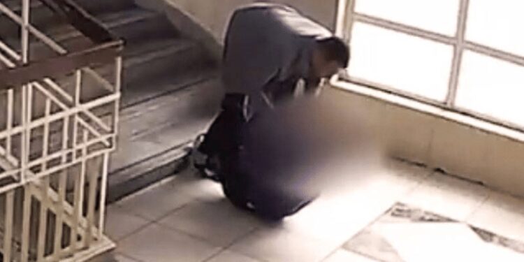 AKP’li yönetici okul bastı, öğrenci dövdü