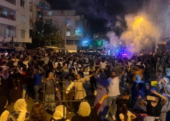 Akdeniz’de Kürt Dil Bayramı şenliği