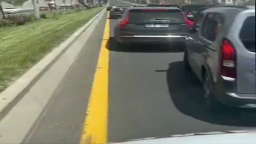 Ambulansa yol vermeyen düğün konvoyu sahiplerine 49.810 bin lira idari para cezası verildi, 3 araç trafikten men edildi