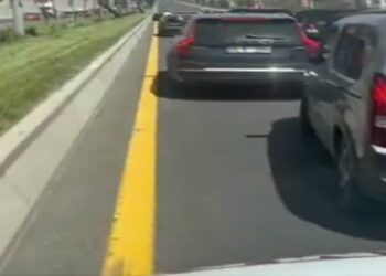 Ambulansa yol vermeyen düğün konvoyu sahiplerine 49.810 bin lira idari para cezası verildi, 3 araç trafikten men edildi