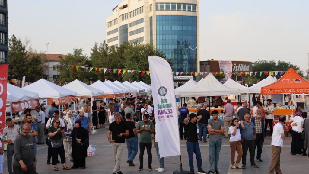 Amed’de Kürtçe Kitap Günleri başladı