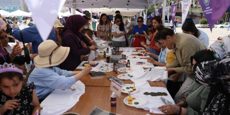 Amed'de kadınlar konser ve atölyelerde buluştu