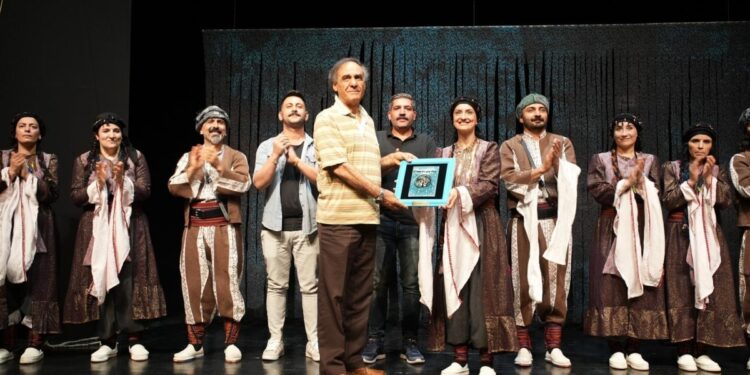 Amed’de ‘Ji Kela Dimdimê’ sahnelendi