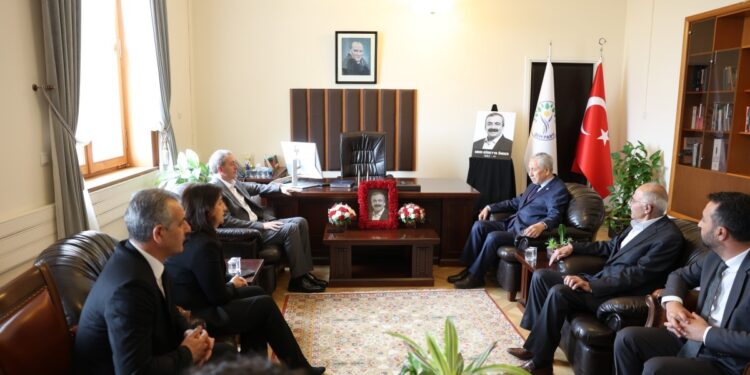 Arınç’tan taziye ziyareti: Süreçte yer alanları devlet korumalı