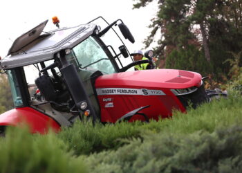 Aydın'da motosiklet traktöre çarptı: 3 kişi hayatını kaybetti