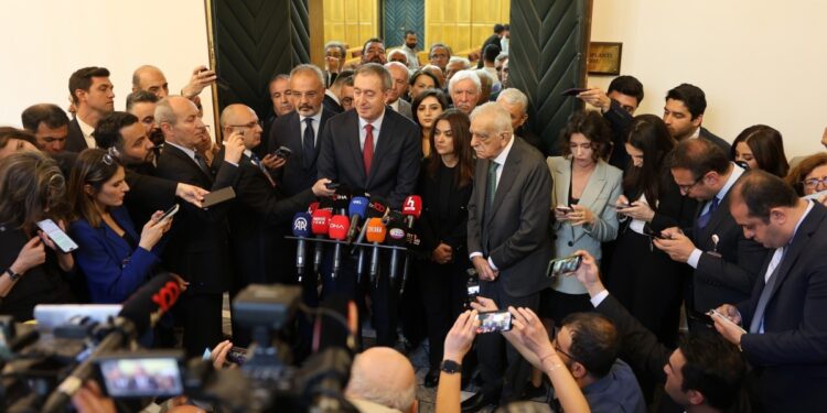 Bakırhan: Toplumun bu sürece inanması için iktidar adım atabilir