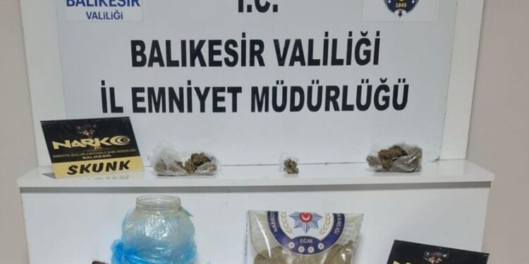 Balıkesir'de Uyuşturucu Baskını: 803 Gram Toz Esrar Ele Geçirildi