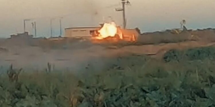 Batı Şeria'da Filistinlilerin Araçları Ateşe Verildi