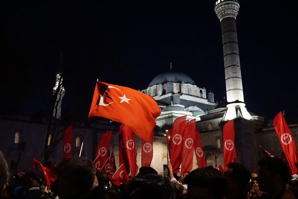 Beyazıt'taki CHP mitingine karartma