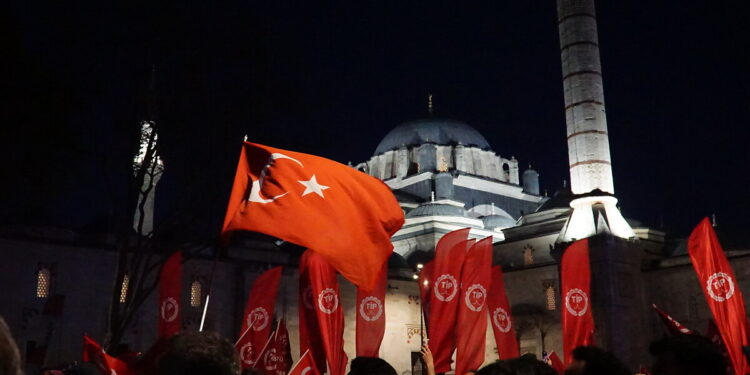 Beyazıt'taki CHP mitingine karartma