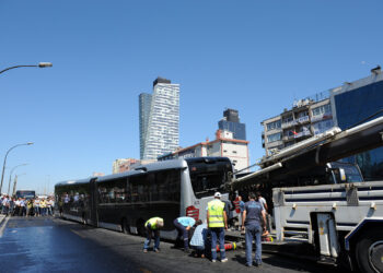 Beylikdüzü’nde metrobüs kazası: 1 ölü, 20 yaralı