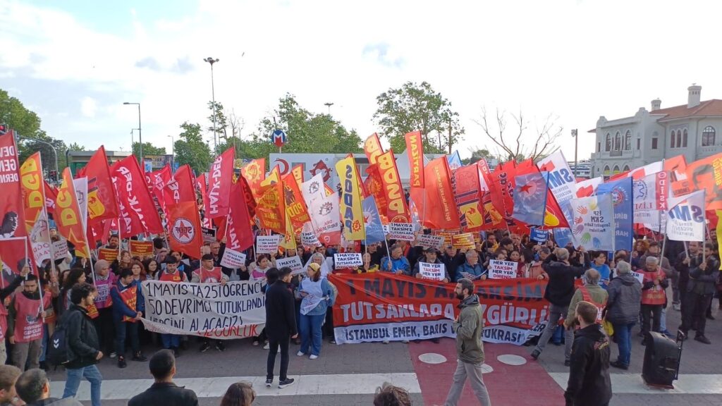 Birkaç saat içinde kutlamalara 100 bin kişi katıldı