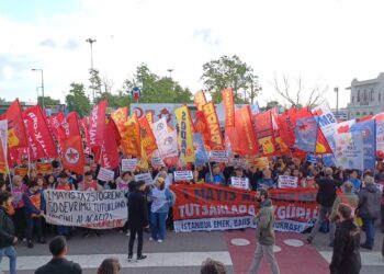 Birkaç saat içinde kutlamalara 100 bin kişi katıldı