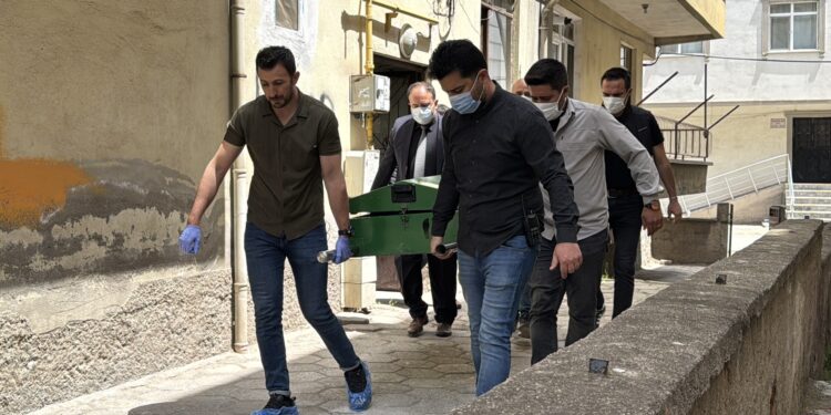 Bozdolabından poşet poşet ceset çıktı