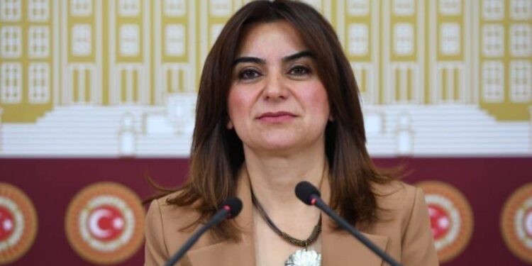 Bugün yurttaşlarımız anadilde eğitim hakkını, kamu hizmetlerinde ana dilde erişimi talep ediyorlar