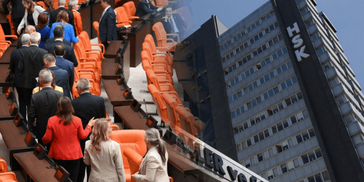 CHP HSK Seçimlerini AYM'ye Taşıdı