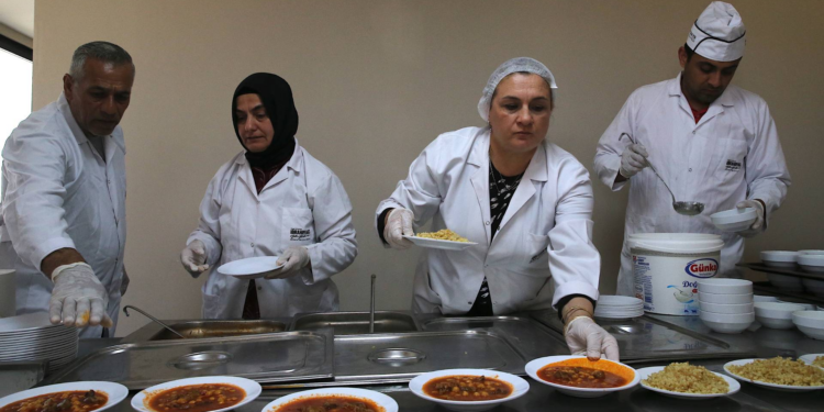 CHP'nin Kent Lokantası'na rakip çıktı: AKP'li belediyeden Millet Lokantası