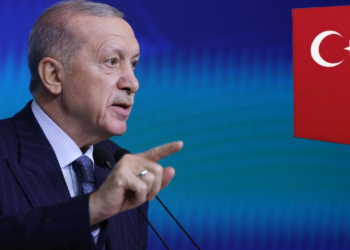 Çarpıcı İddia! Cumhurbaşkanı Erdoğan'dan Yeni Anayasa Hamlesi: Taslak Masada Sil Baştan