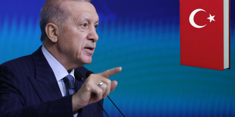 Çarpıcı İddia! Cumhurbaşkanı Erdoğan'dan Yeni Anayasa Hamlesi: Taslak Masada Sil Baştan
