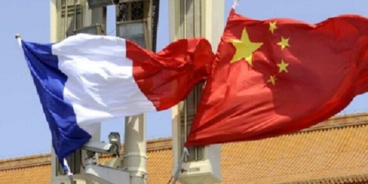 Çin ve Fransa Arasında Telefonla 'Otorite' Görüşmesi