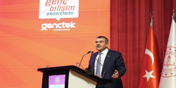 Çocuklarımızın okullarda NASA'ya nasıl sunum hazırlarızı kitaptan değil, uygulamalı biçimde yaşayarak öğrenmelerini istiyoruz