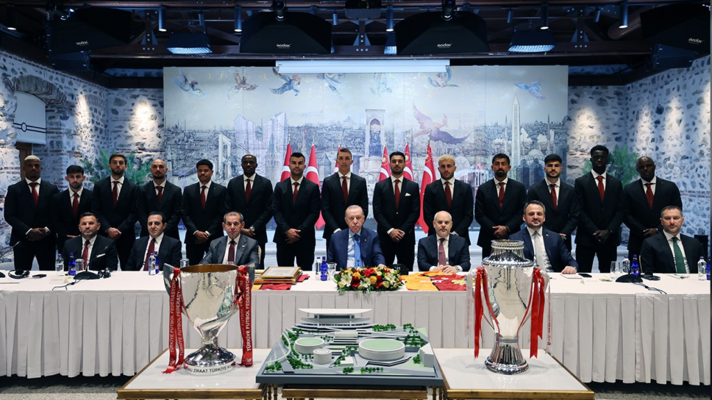 Cumhurbaşkanı Erdoğan'dan Galatasaray'a Çifte Tebrik! 'Bu Vicdanlı Tavrını Tarih Kaydetti'