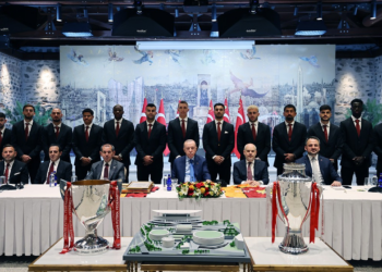 Cumhurbaşkanı Erdoğan'dan Galatasaray'a Çifte Tebrik! 'Bu Vicdanlı Tavrını Tarih Kaydetti'