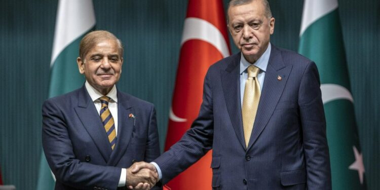 Cumhurbaşkanı Erdoğan'dan Kritik Temas! Pakistan Başbakanı ile Görüştü