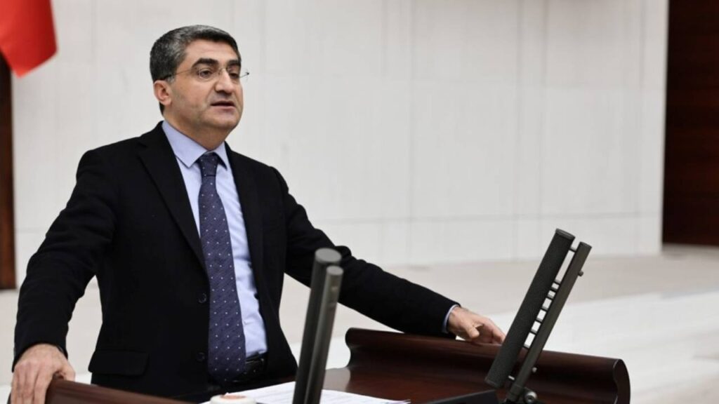 DEVA Partili Ekmen’den İmamoğlu’nun Sosyal Medya Engeline Tepki