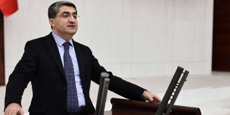 DEVA Partili Ekmen’den İmamoğlu’nun Sosyal Medya Engeline Tepki