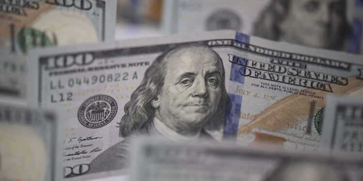 Dolar bitti, Kazak doları geliyor