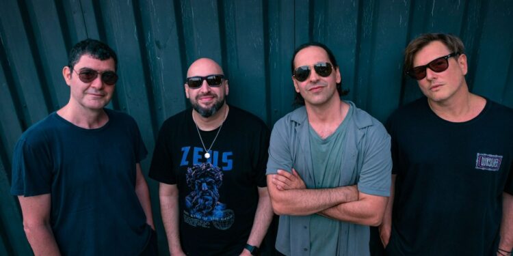 Duman’dan KüçükÇiftlik Park’ta Efsane Bir Rock Gecesi