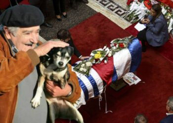 Dünyanın En Yoksul Devlet Başkanına Son Veda! Mujica, Sadık Dostunun Yanına Defnedildi