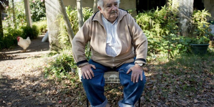 Dünyanın ‘en fakir başkanı’ Jose Mujica hayatını kaybetti