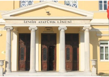 Emniyet müdürünün lisede verdiği seminer tartışma yarattı; "Pedagojik olmayan ifadeler kullanıldı, silahla bulunması doğru değil"