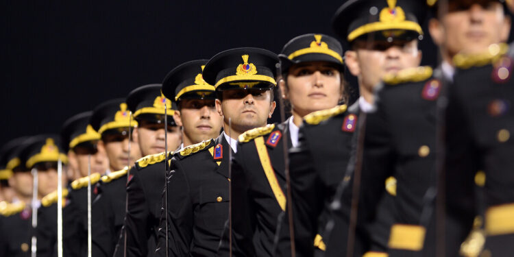 Erdoğan, 'subayları ordudan ihraç etme' yetkisi istiyor